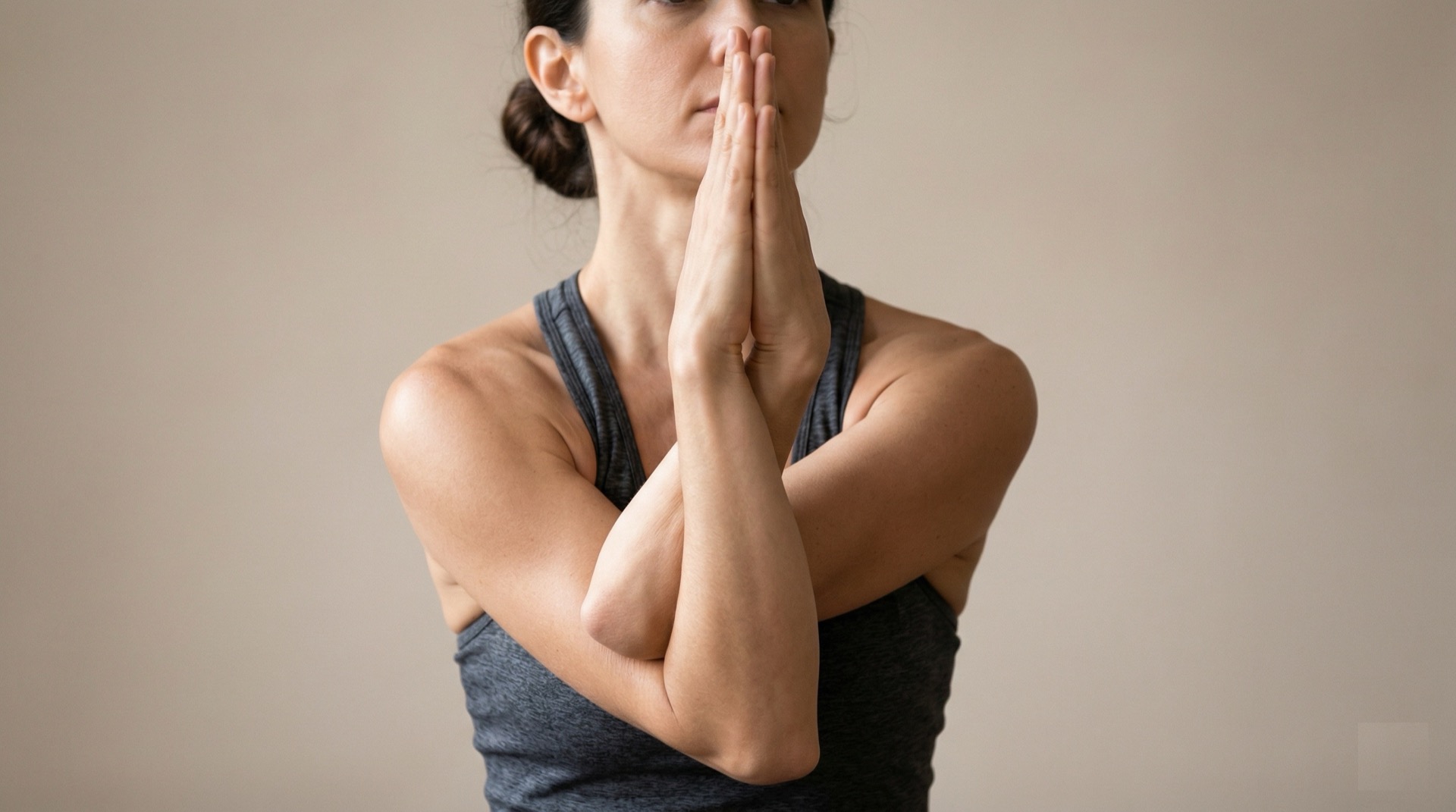 Гарудасана — взгляд вперёд, концентрация и устойчивость